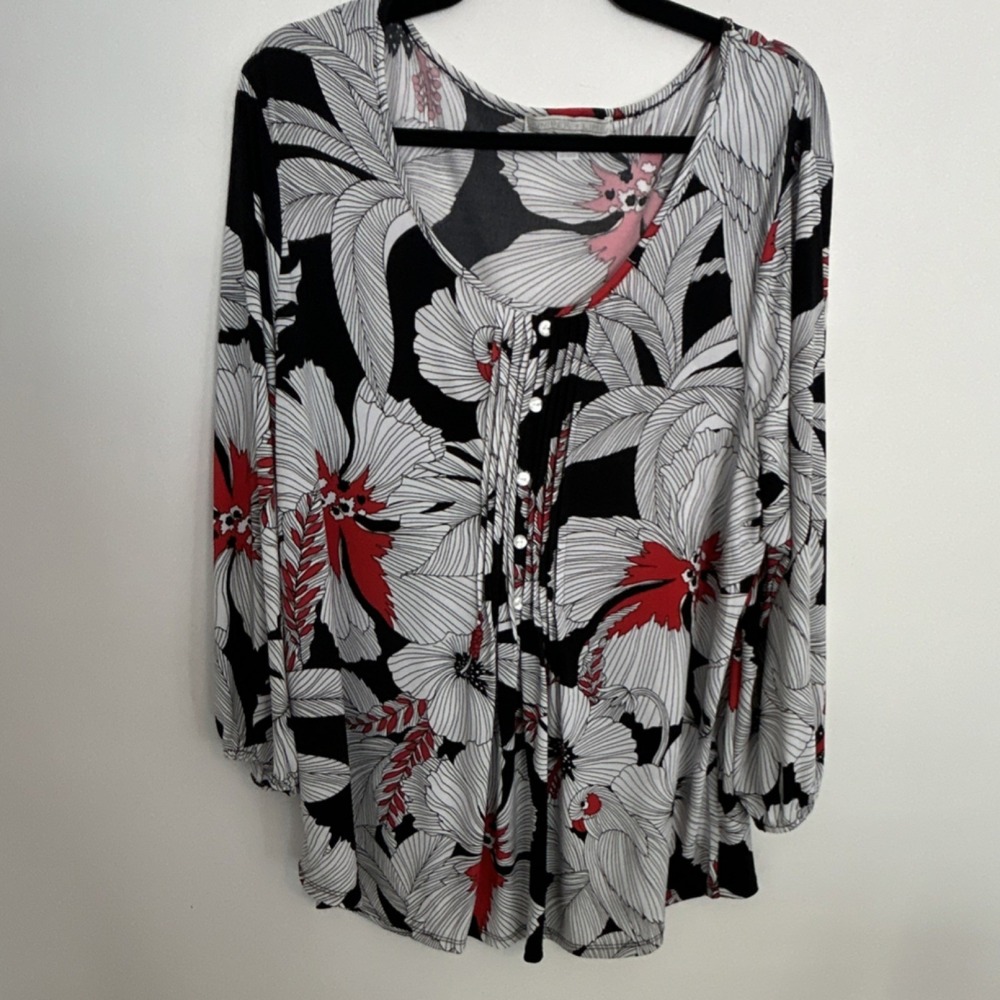 Juniper + Lime Floral Button Front Tunic Blouse 1X Black White Red Poly Spandex